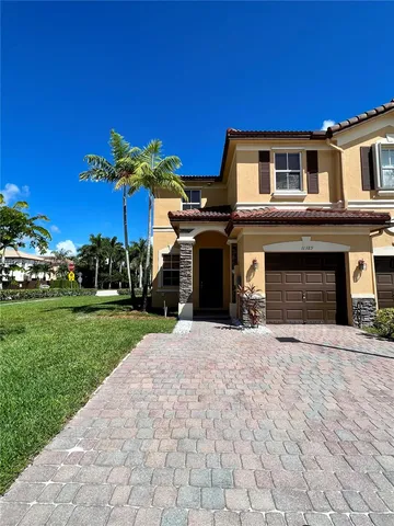 a view of a house with a yard