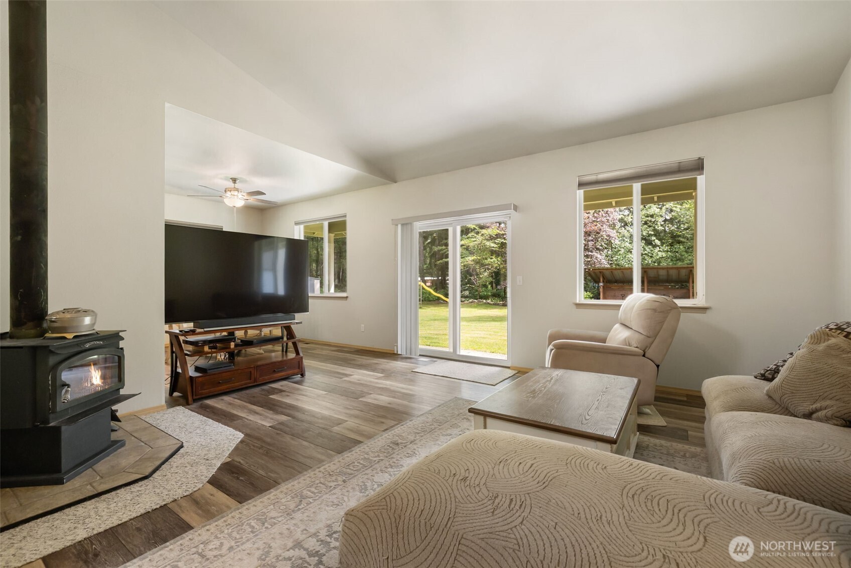 5056 Southwest Lake Helena Road Port Orchard, WA 98367 - Photo 15 of 40 Gallery Image 15