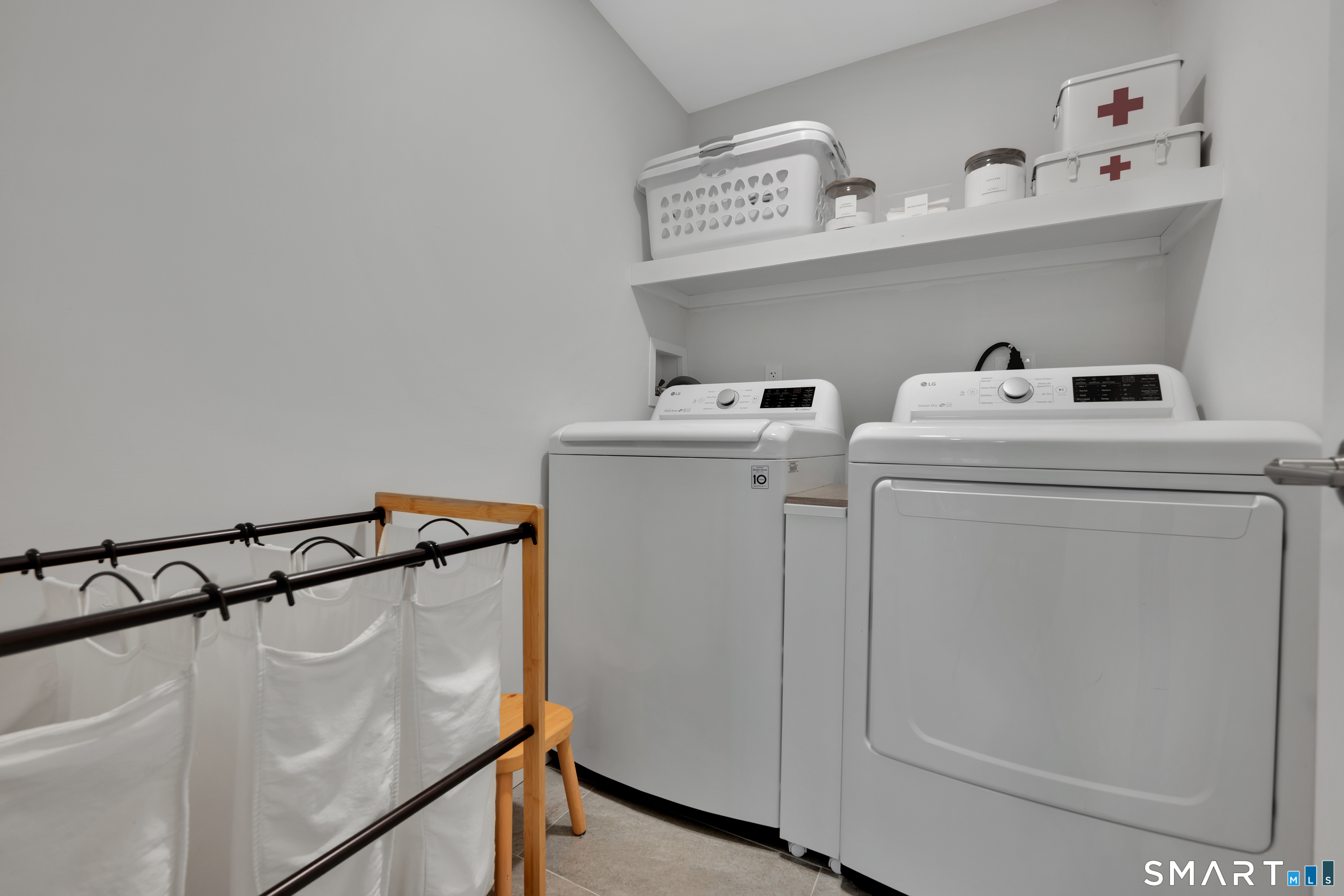 20 Lynnbrook Road Fairfield, CT 06825 - Photo 21 of 40 a utility room with dryer and washer