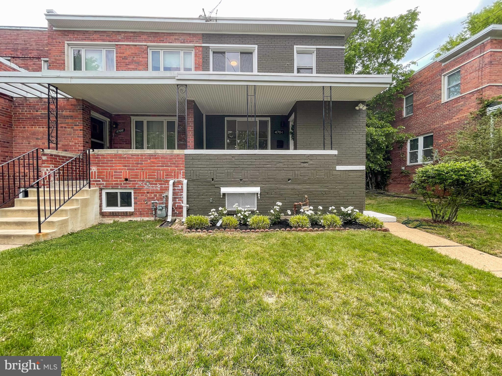 1,886 SqFt