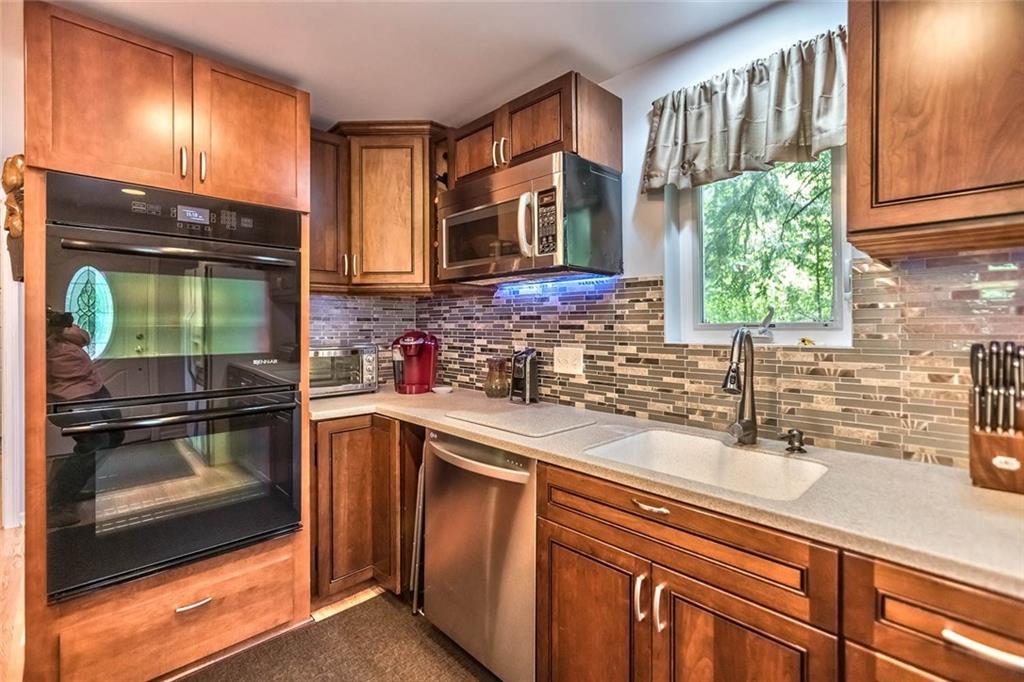 5466 Gibson Road Gibsonia, PA 15044 - Photo 6 of 12 Gallery Image 6