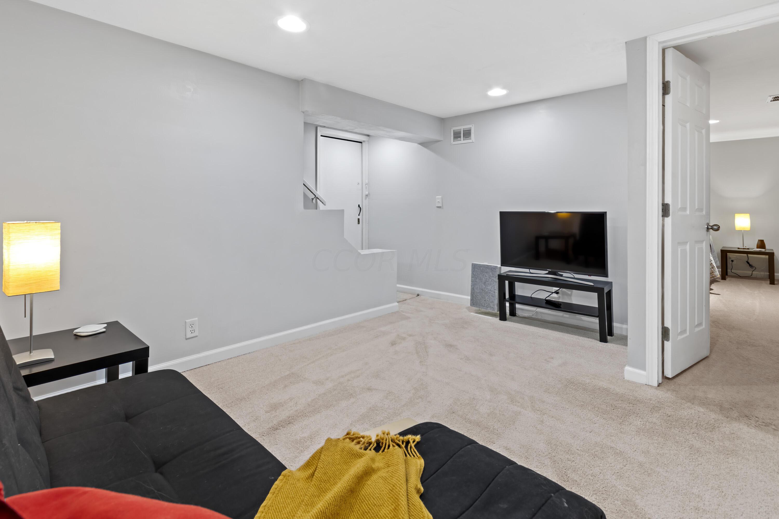 171 South Ashburton Road Columbus, OH 43213 - Photo 15 of 29 171 South Ashburton Road-20.jpg-FULL