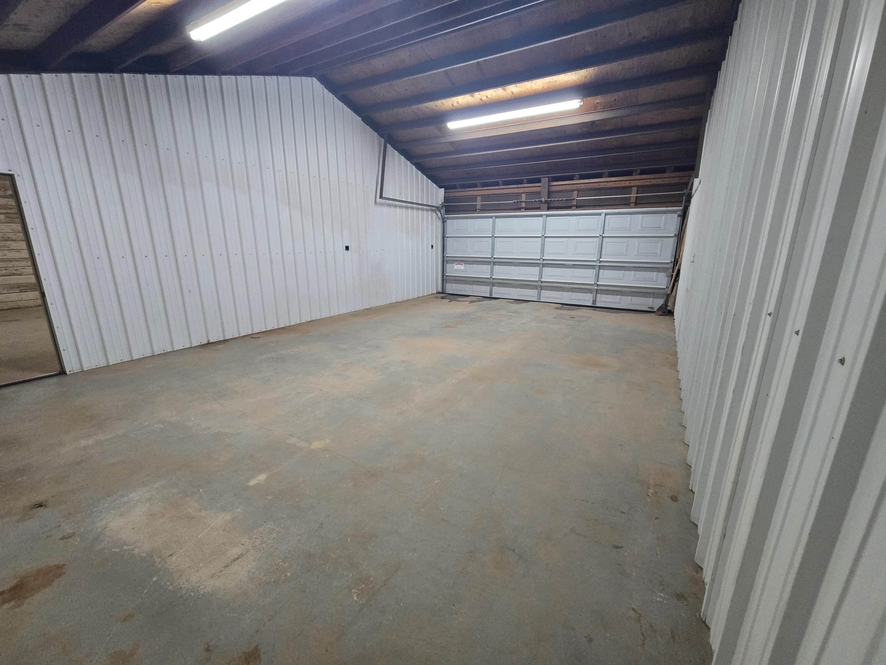 1612 Highway 87 Lamesa, TX 79331 - Photo 17 of 26 Garage (2)