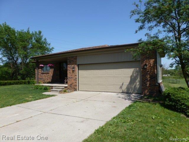 21741 Middlebelt Road New Boston, MI 48164 - Photo 3 of 22 P1010083.JPG
