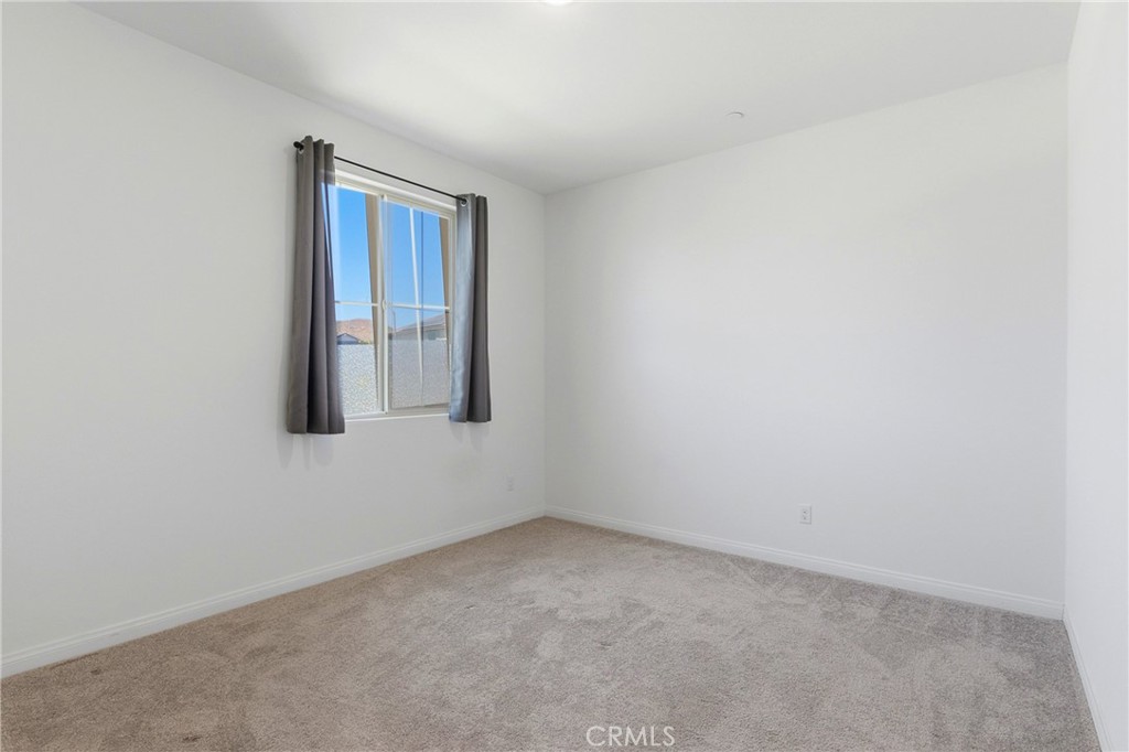 711 Ballesteros Street Perris, CA 92571 - Photo 24 of 39 Guest room