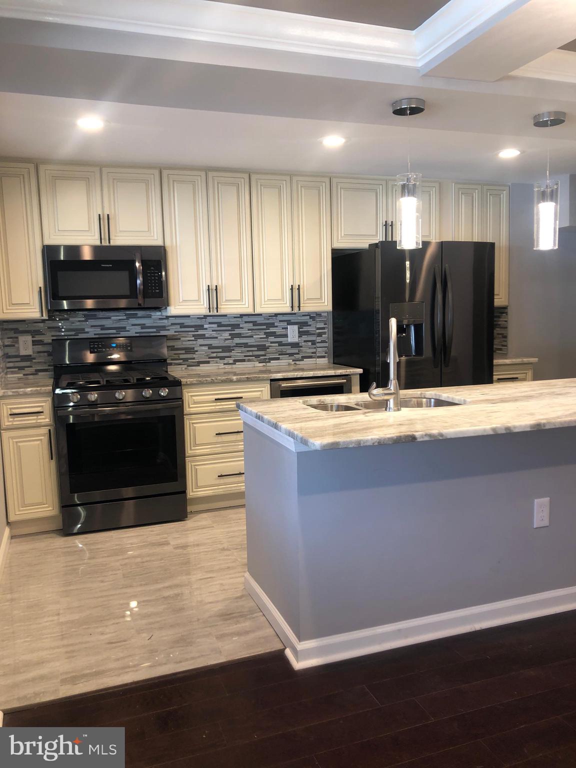 5489 Bucknell Road Baltimore, MD 21206 - Photo 3 of 26 Porcelain Flrs, Pendulum Lights, Creme Cabinetry