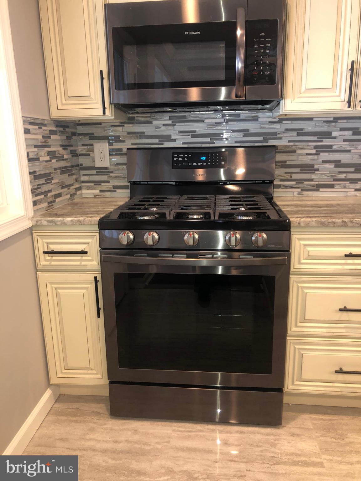5489 Bucknell Road Baltimore, MD 21206 - Photo 6 of 26 Stainless Gas Stove