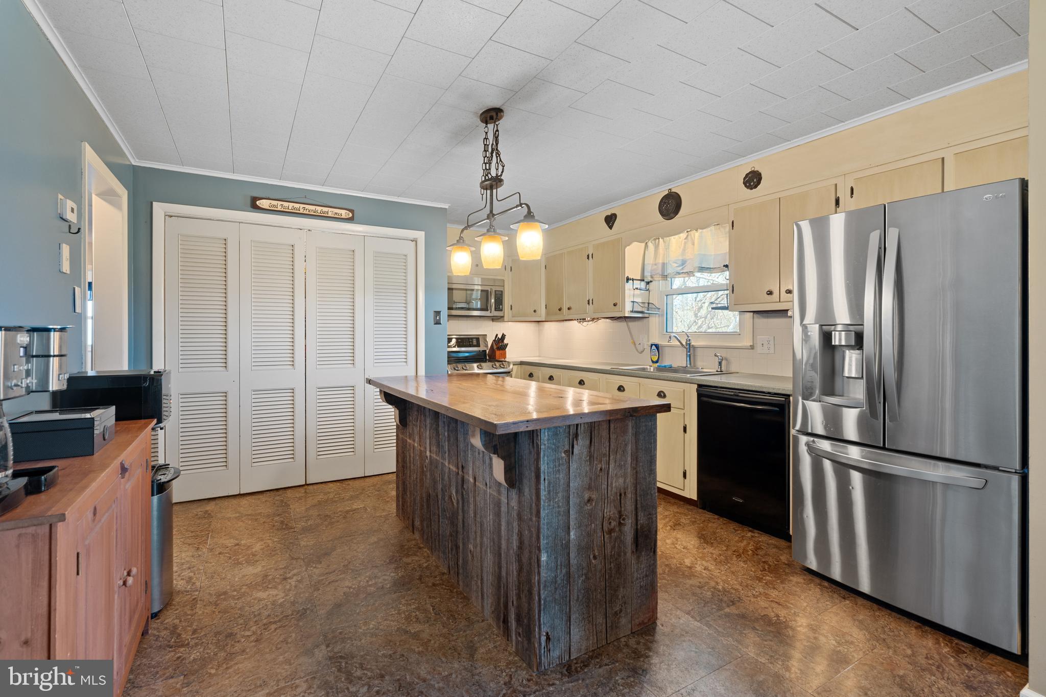 109 Big Road Perkiomenville, PA 18074 - Photo 8 of 44 Kitchen with custom island center