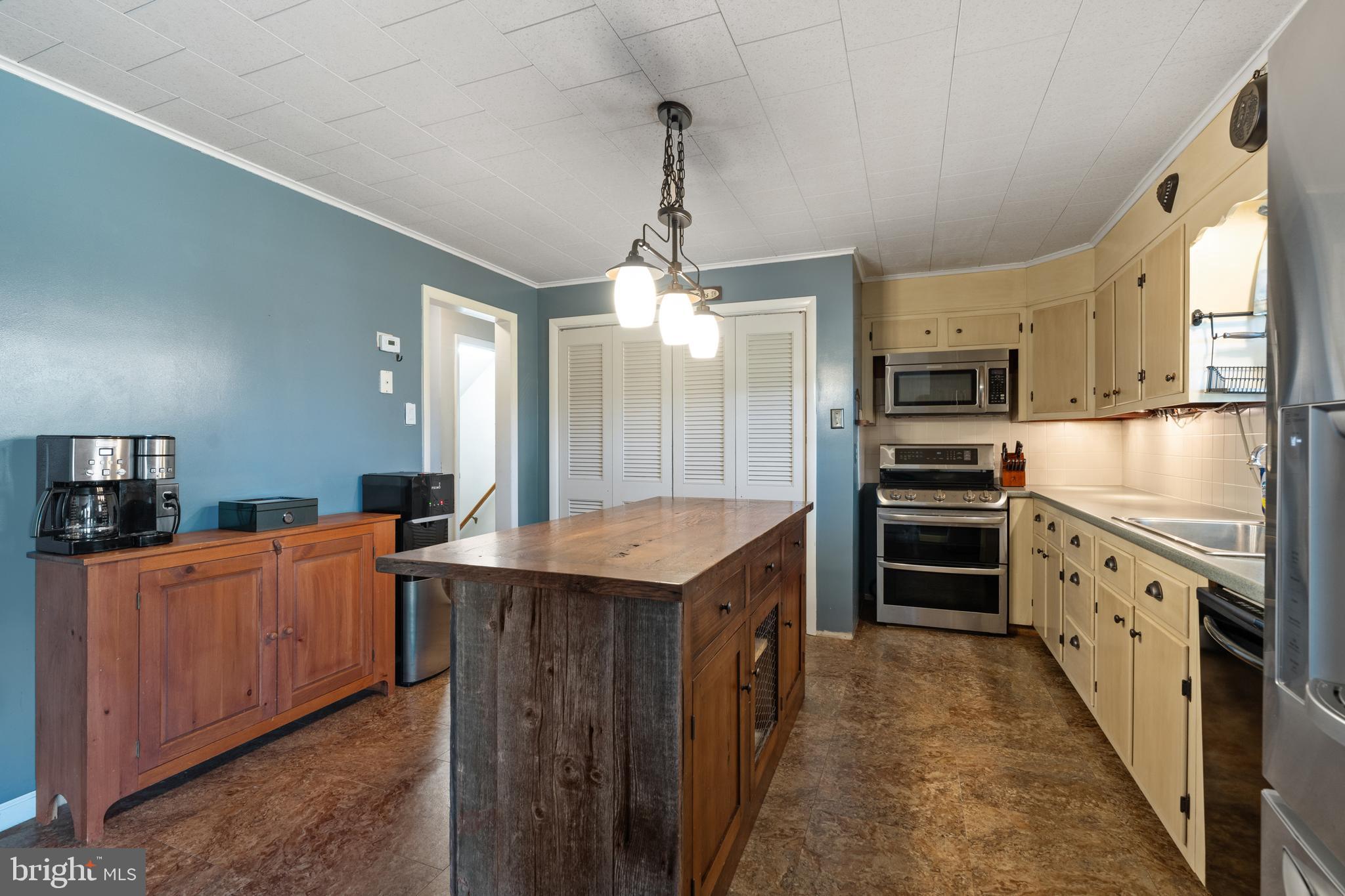 109 Big Road Perkiomenville, PA 18074 - Photo 9 of 44 Kitchen with custom island center