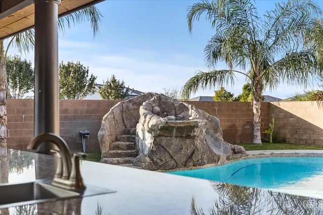 a view of a bird bath