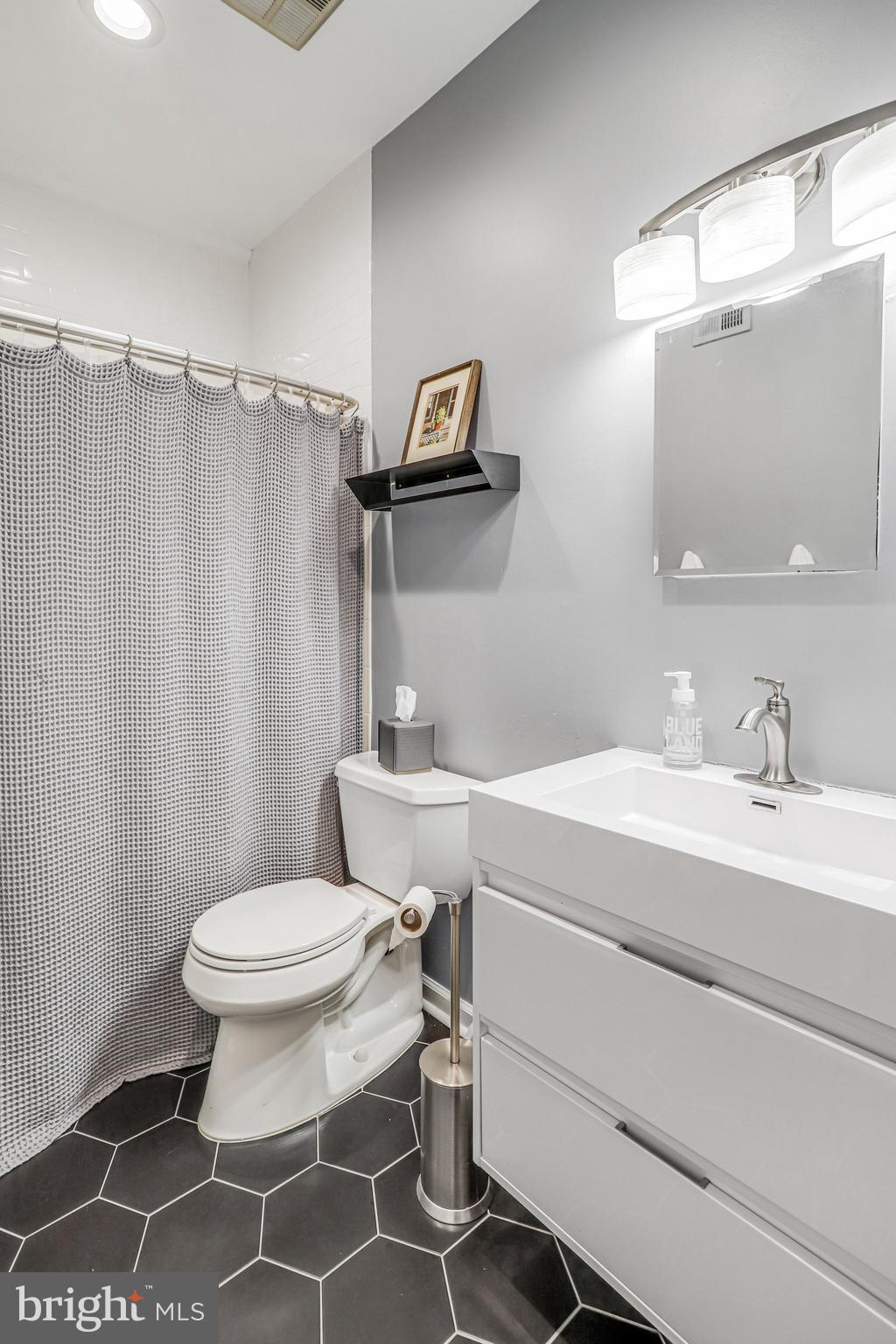 212 3rd Street Northeast, Unit A Washington, DC 20002 - Photo 21 of 33 Bathroom