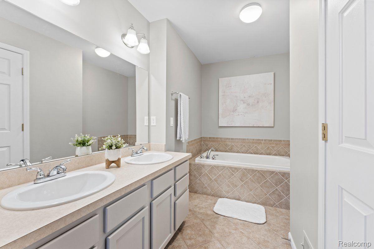 49091 Hawksburry Road Canton, MI 48188 - Photo 25 of 37 dual vanity sinks