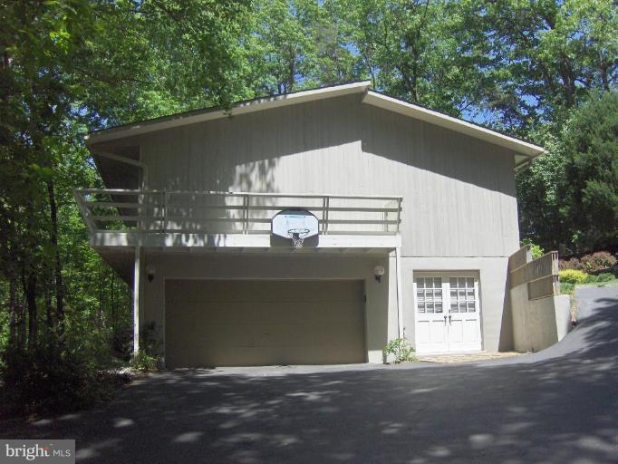 10704 Hunters Valley Road Vienna, VA 22181 - Photo 21 of 26 Two cars fit into the garage