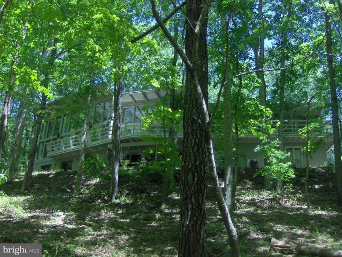 10704 Hunters Valley Road Vienna, VA 22181 - Photo 25 of 26 Full-length deck and windows