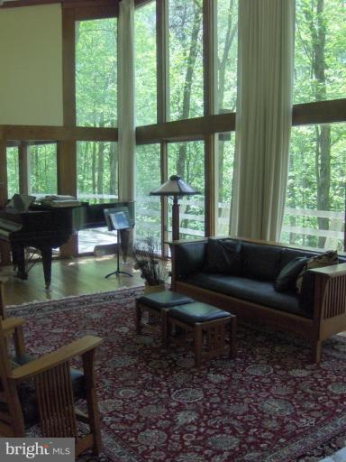 10704 Hunters Valley Road Vienna, VA 22181 - Photo 4 of 26 A view from every point of the room