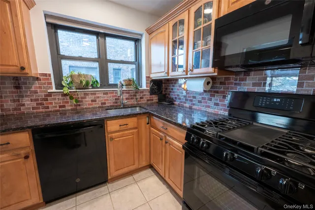 $429,000 | 50 Brompton Road, Unit 2H, Great Neck, NY 11021