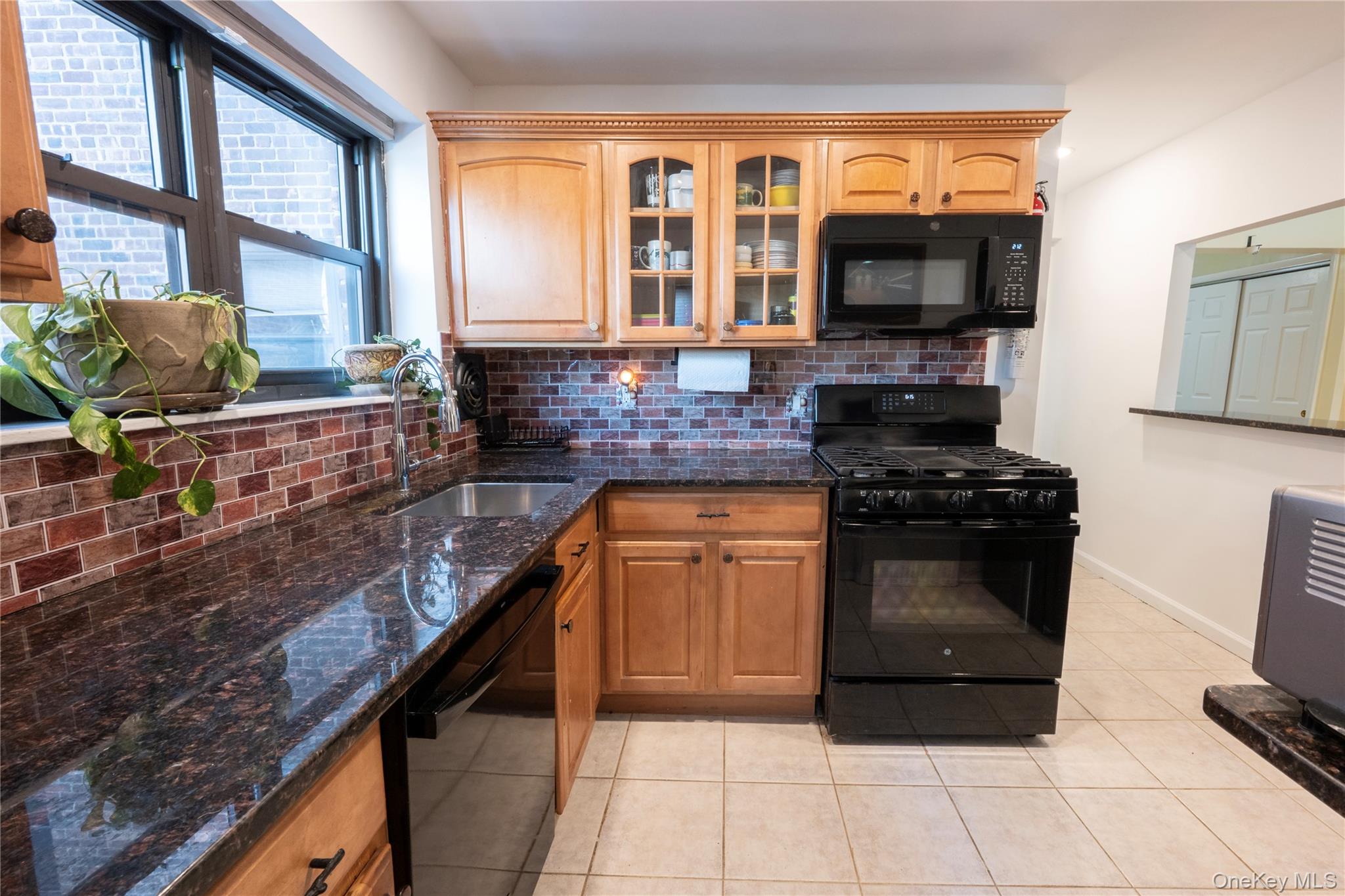 50 Brompton Road, Unit 2H Great Neck, NY 11021 - Photo 12 of 17