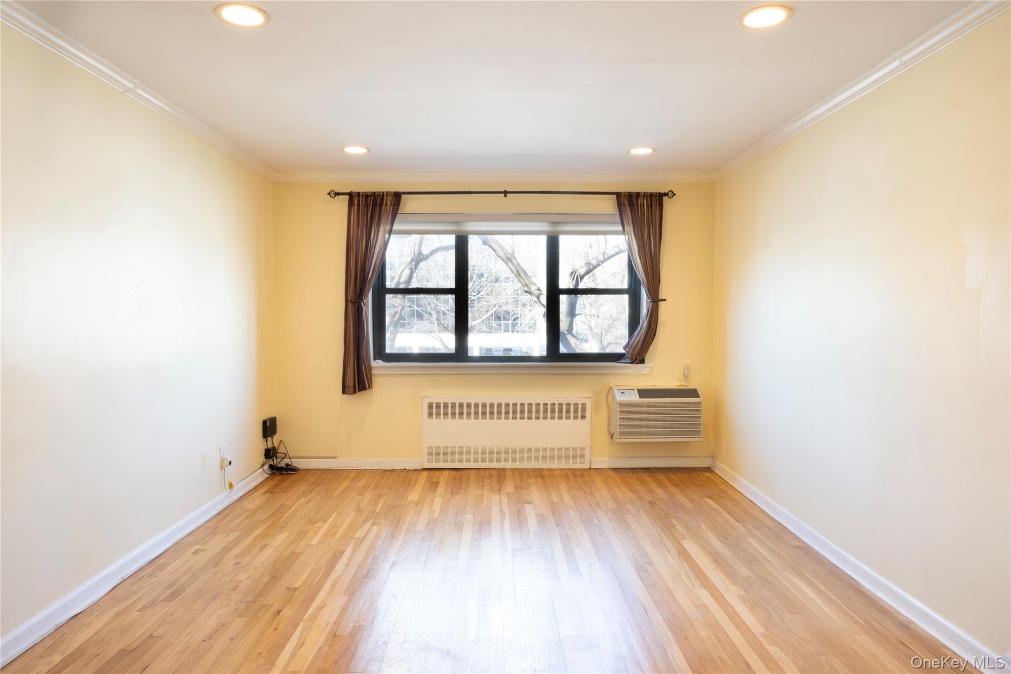50 Brompton Road, Unit 2H Great Neck, NY 11021 - Photo 3 of 23