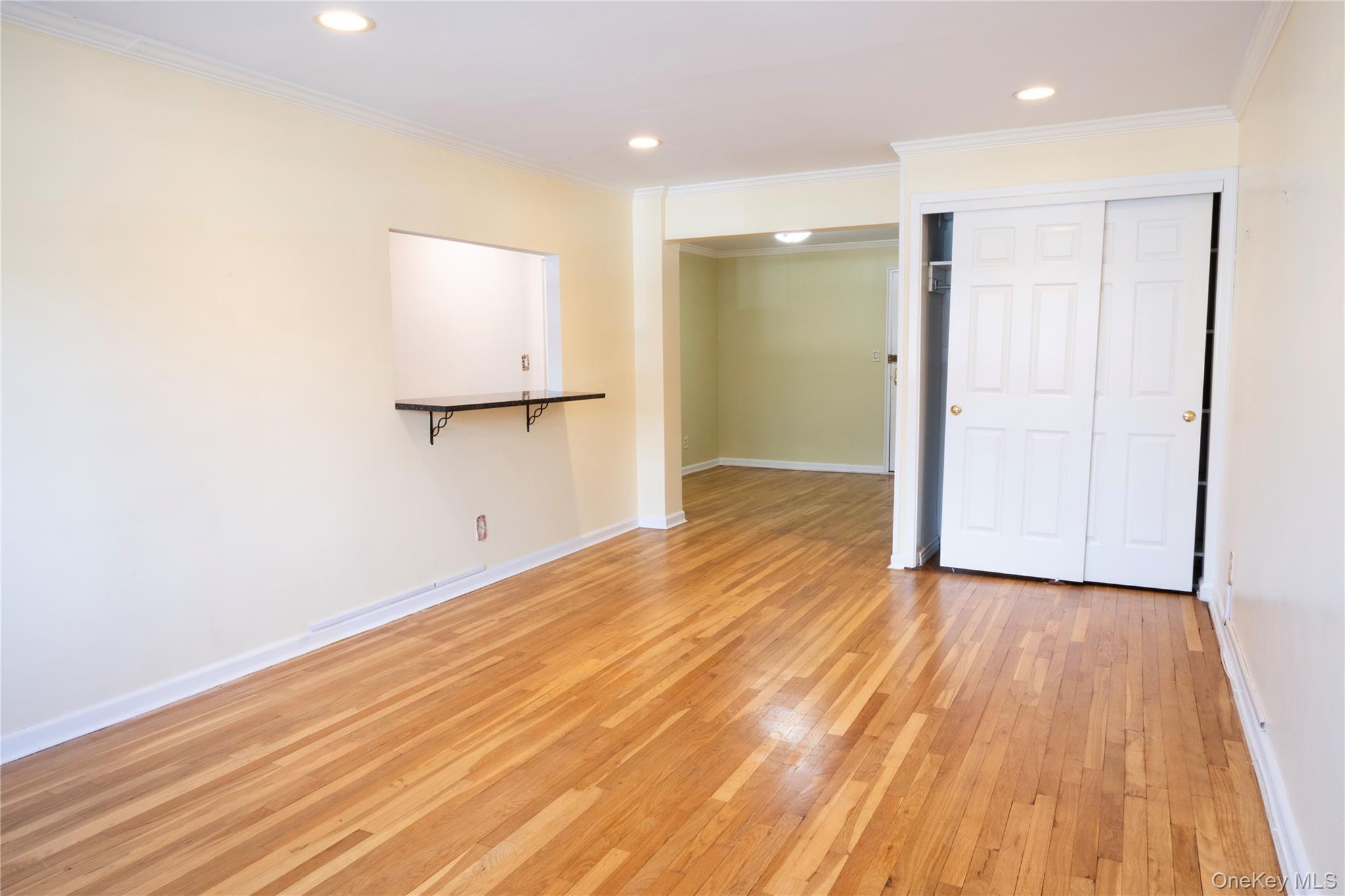 50 Brompton Road, Unit 2H Great Neck, NY 11021 - Photo 4 of 23