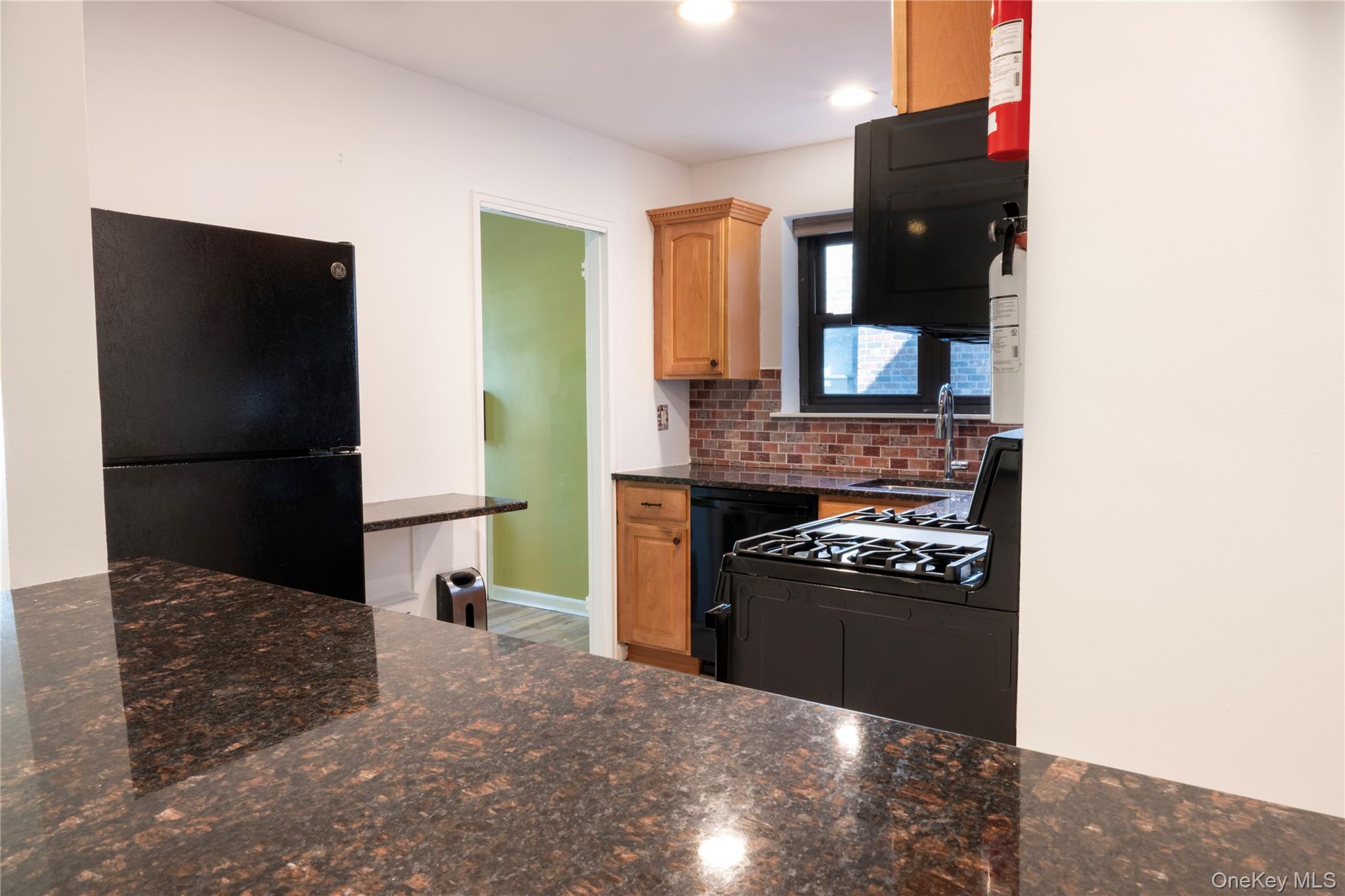 50 Brompton Road, Unit 2H Great Neck, NY 11021 - Photo 5 of 23