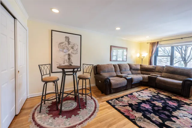 $429,000 | 50 Brompton Road, Unit 2H, Great Neck, NY 11021