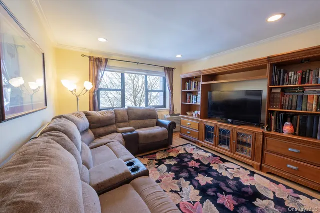 $429,000 | 50 Brompton Road, Unit 2H, Great Neck, NY 11021