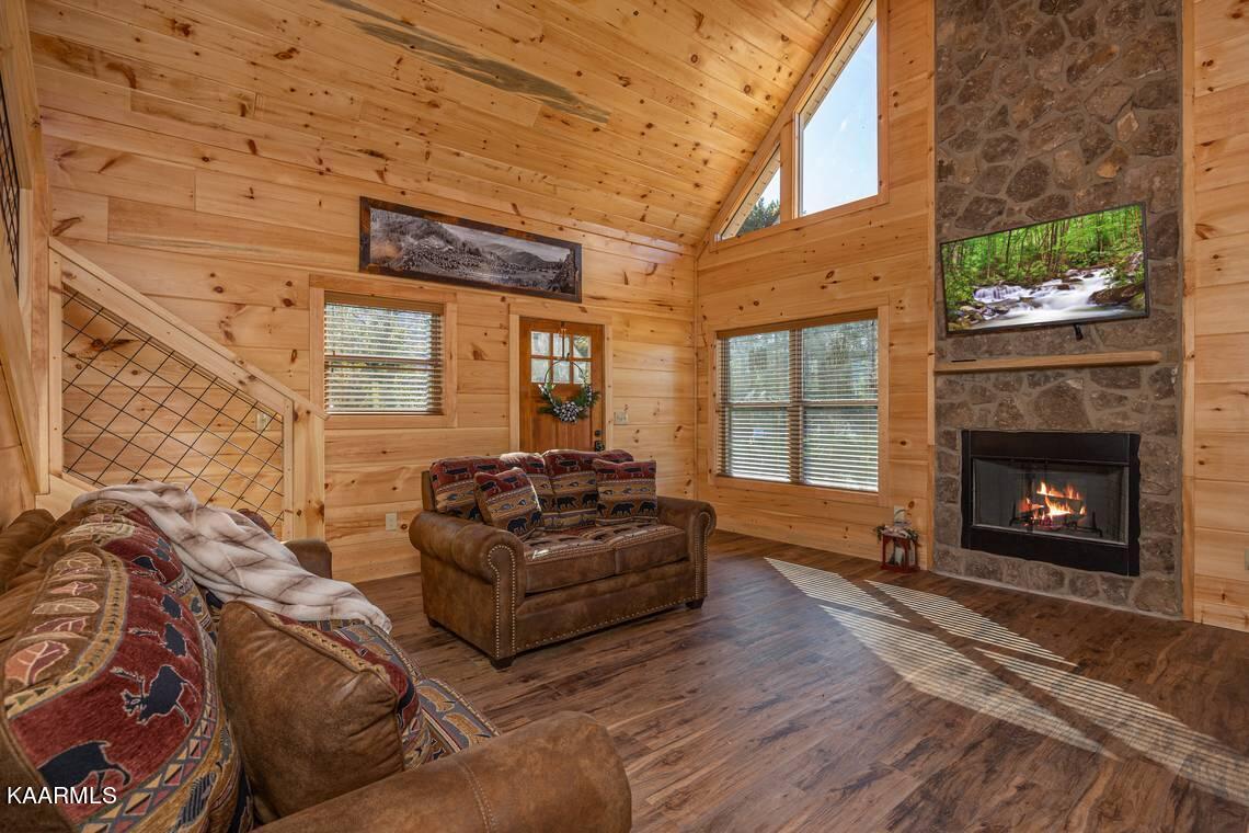 Living of previous cabin for reference