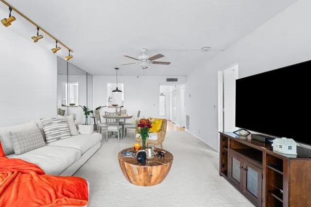 $1,800 | 14623 Bonaire Boulevard, Unit 405, Delray Beach, FL 33446