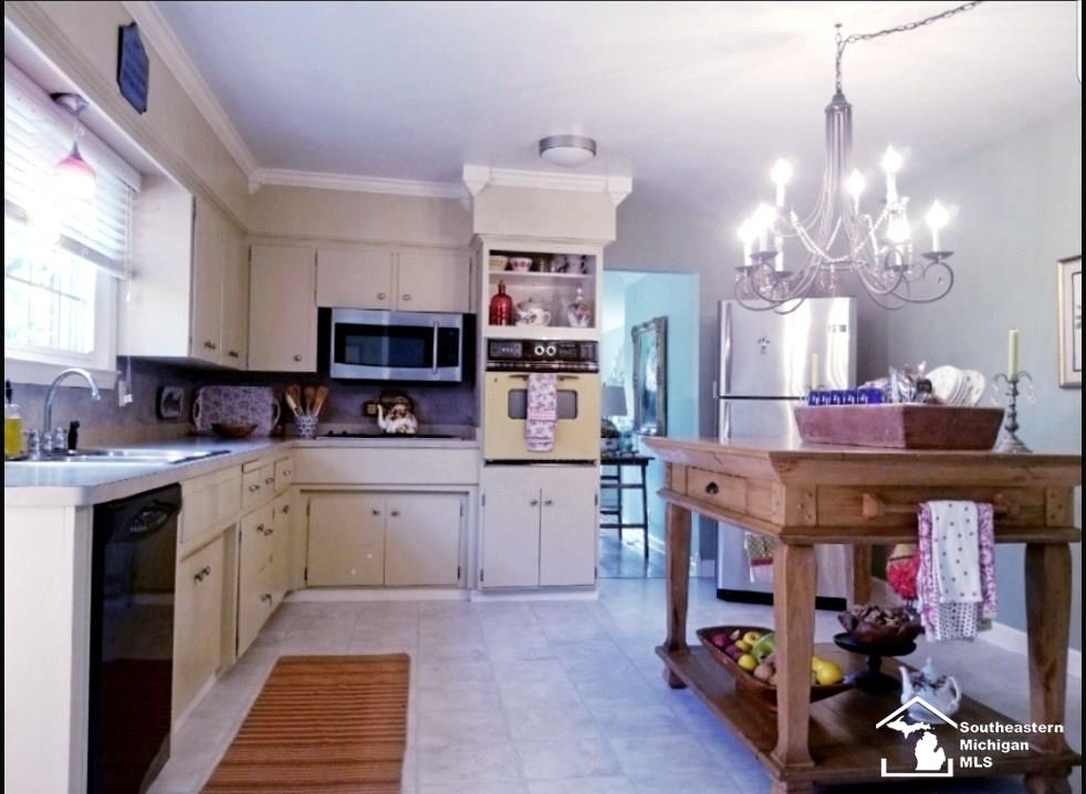 654 Cole Road Monroe, MI 48162 - Photo 5 of 27 31386374-4.JPG