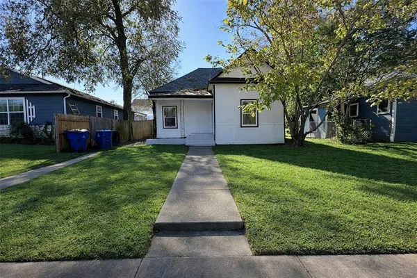 $1,150 | 522 East Woodard Street, Denison, TX 75021