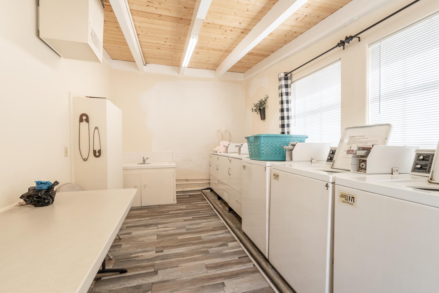 1075 Loma Drive, Unit 66 Ojai, CA 93023 - Photo 21 of 22 a bathroom with a sink and mirror