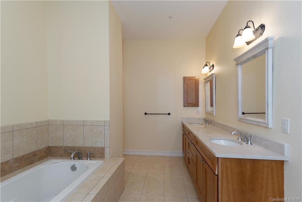 31 Ridgetop Circle, Unit 104 Brevard, NC 28712 - Photo 19 of 40 Gallery Image 19