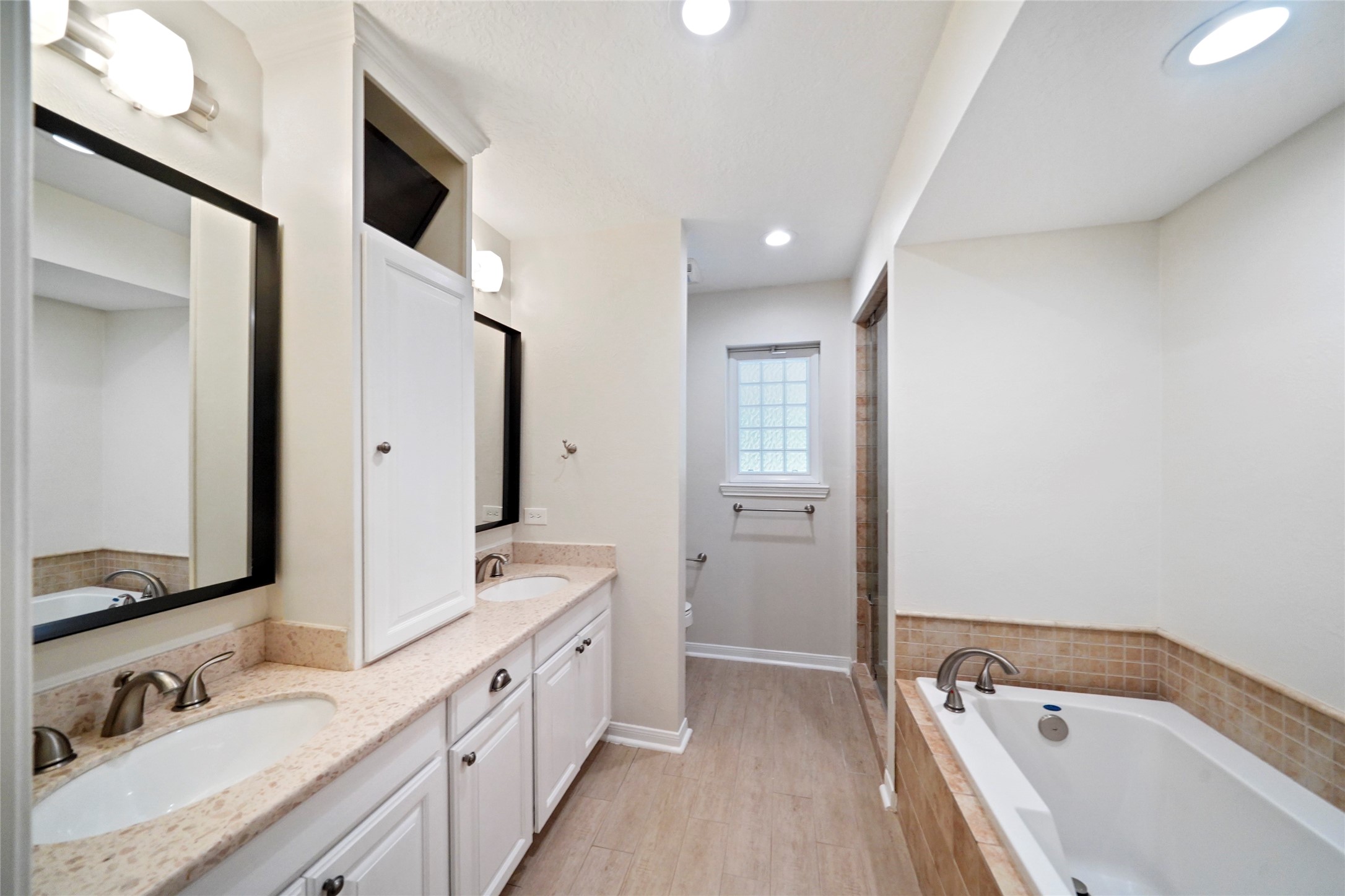14443 Lyric Road Conroe, TX 77302 - Photo 22 of 49 Primary bath