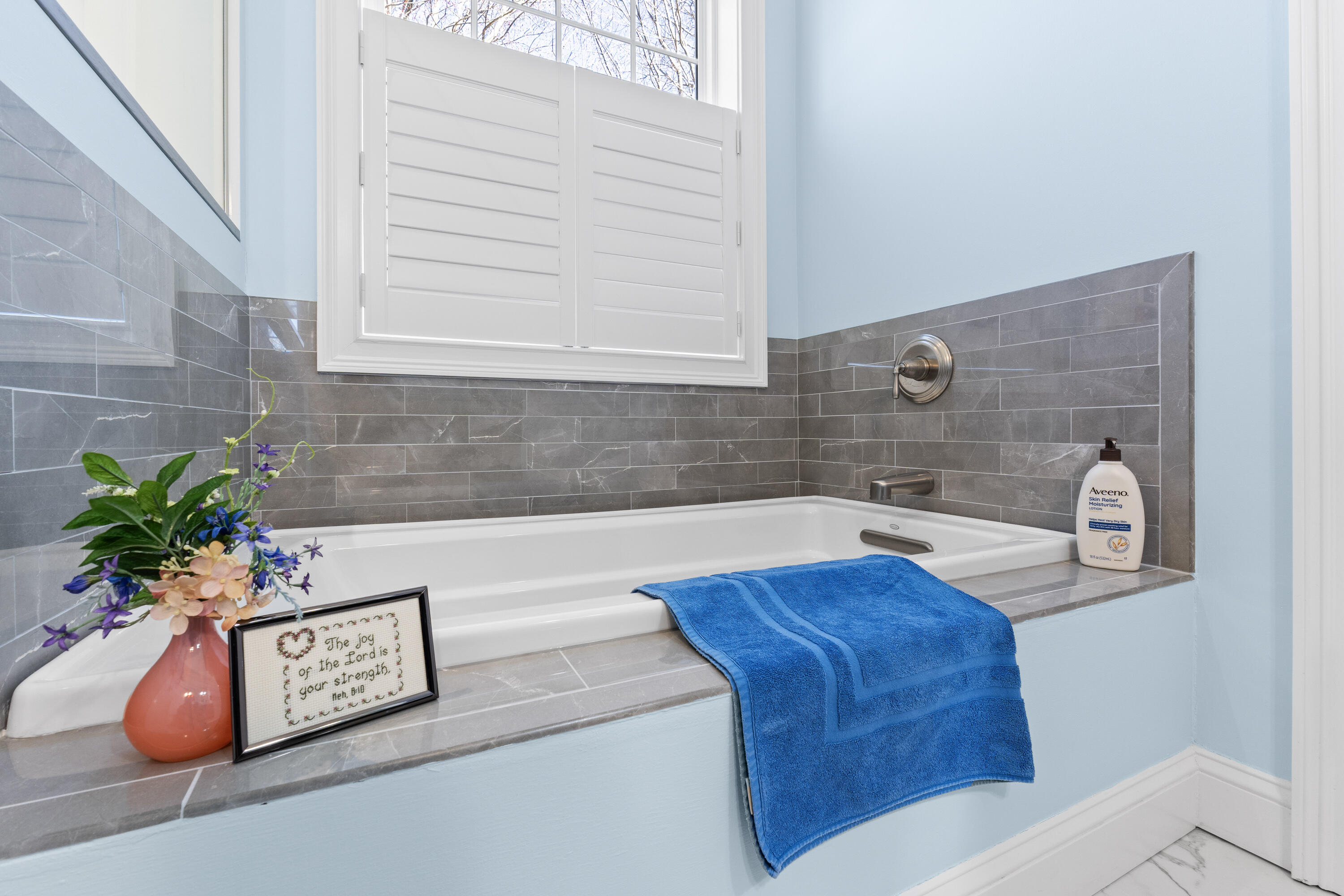 3 Raks Cottage York, ME 03909 - Photo 24 of 60 2RaksPrmyBthrm1