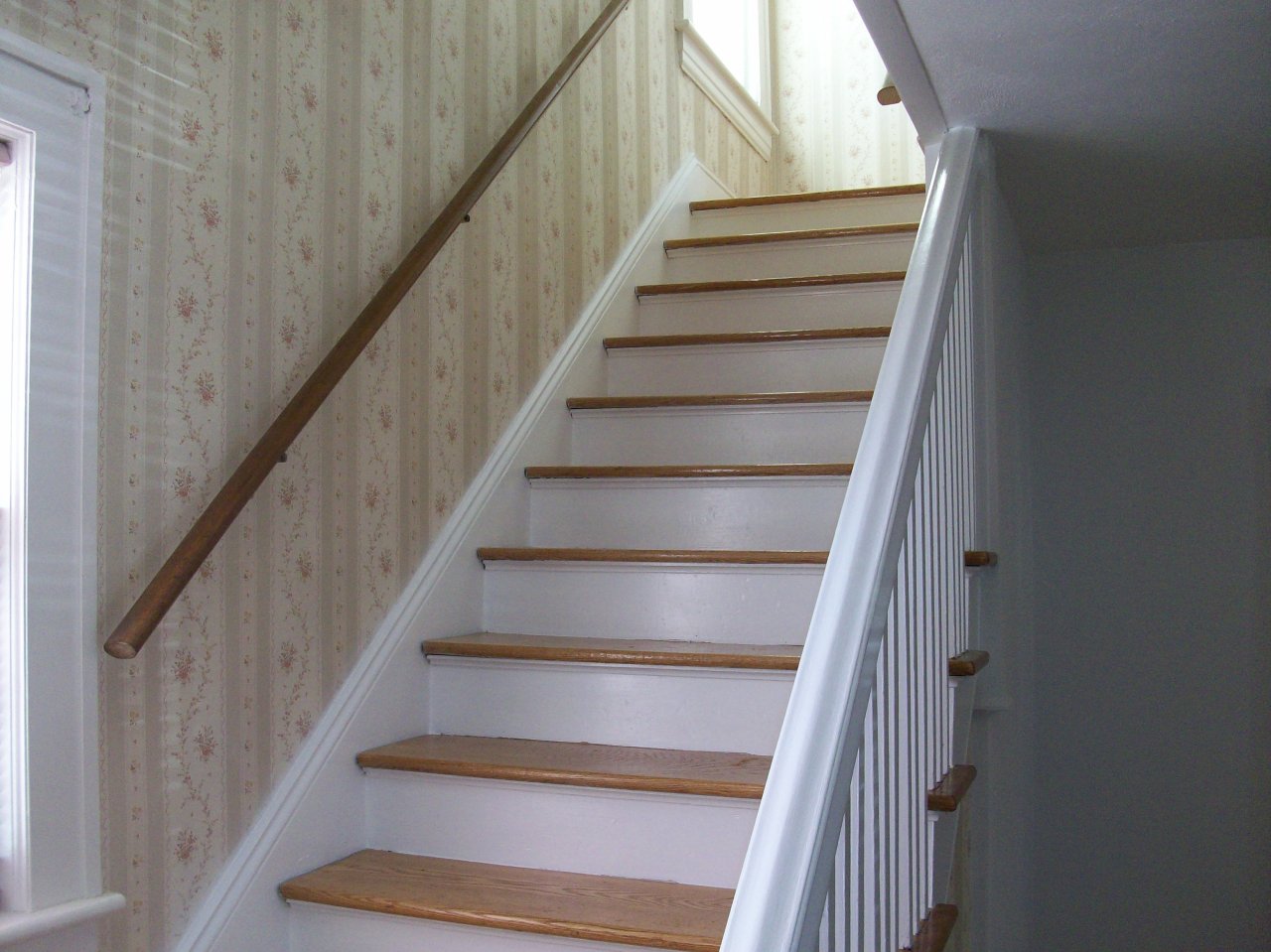 413 Fieldale Road Northeast Roanoke, VA 24012 - Photo 18 of 28 Fieldale Staircase