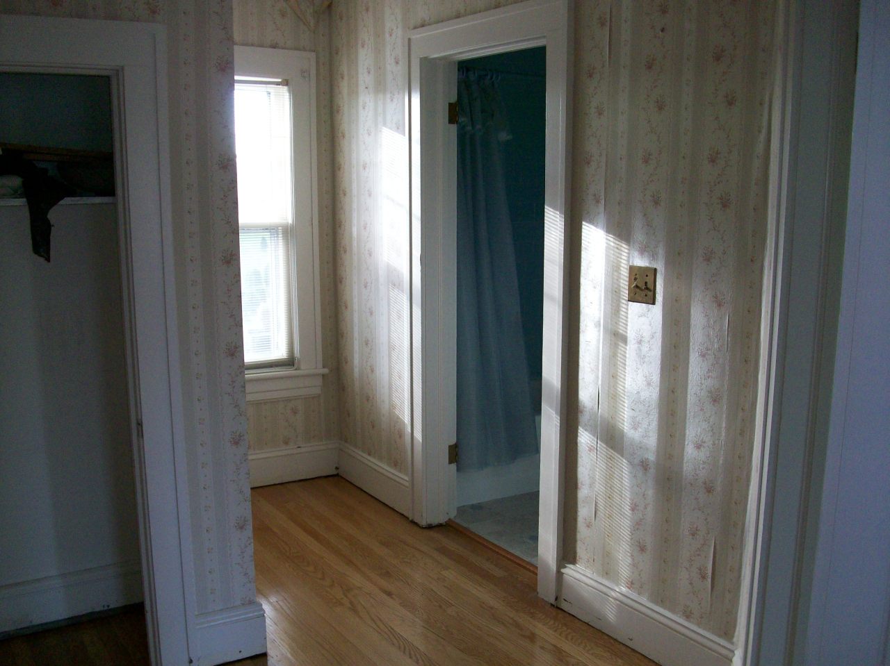 413 Fieldale Road Northeast Roanoke, VA 24012 - Photo 20 of 28 Fieldale Upstairs Hallway