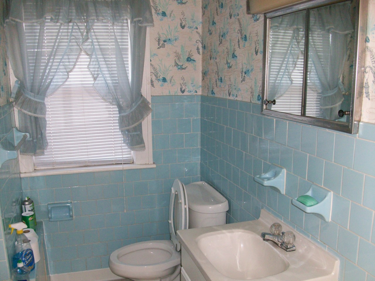 413 Fieldale Road Northeast Roanoke, VA 24012 - Photo 21 of 28 Fieldale Full Bath