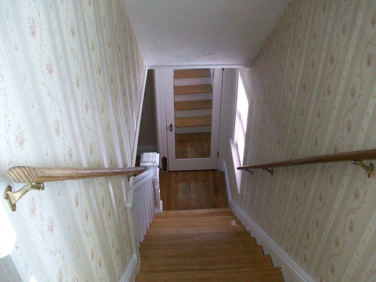 413 Fieldale Road Northeast Roanoke, VA 24012 - Photo 26 of 28 Fieldale Staircase View 2