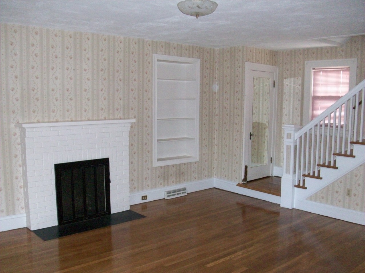 413 Fieldale Road Northeast Roanoke, VA 24012 - Photo 10 of 28 Fieldale Living Room