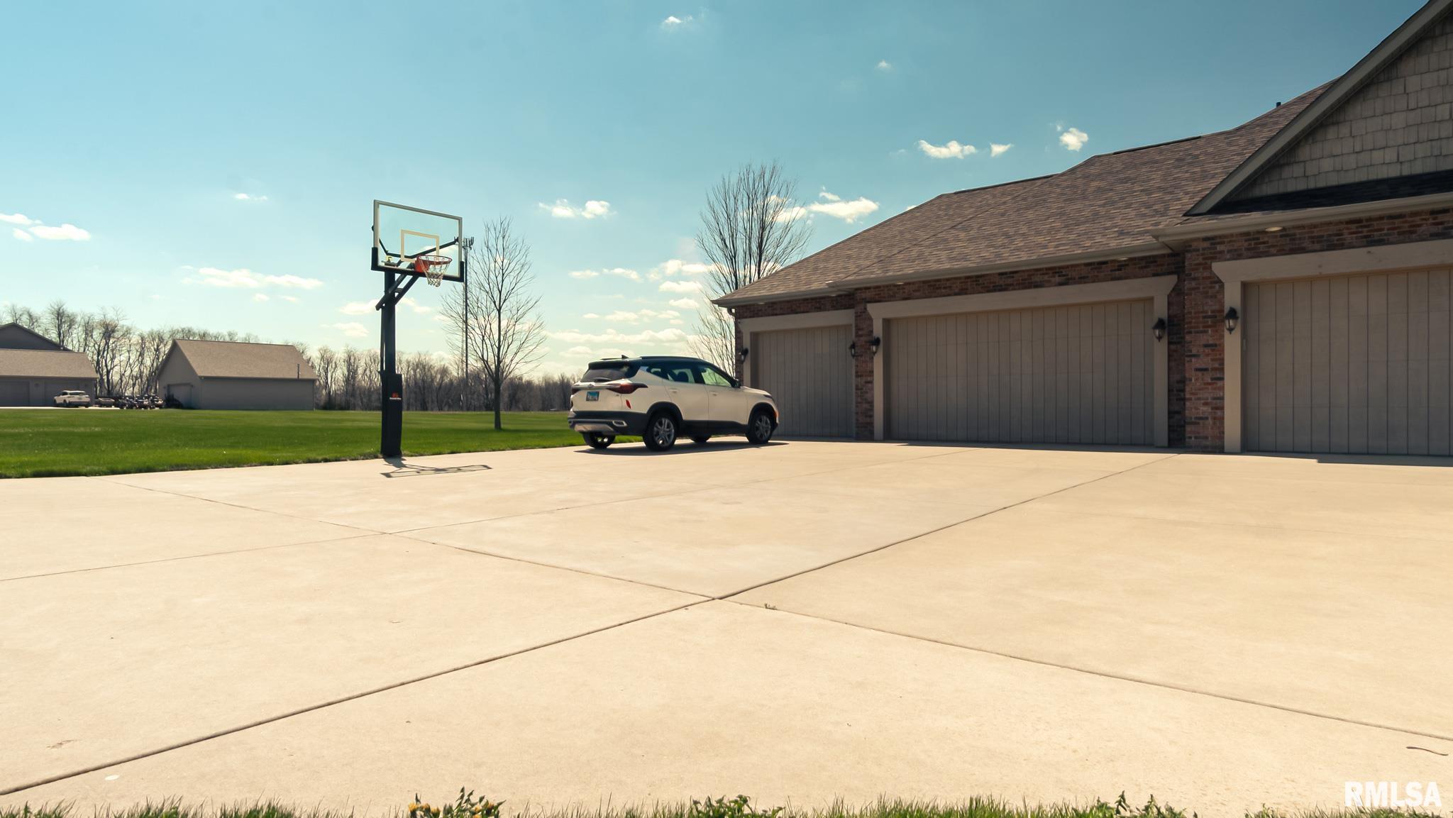 1409 Hickory Point Road Metamora, IL 61548 - Photo 9 of 57 Gallery Image 9
