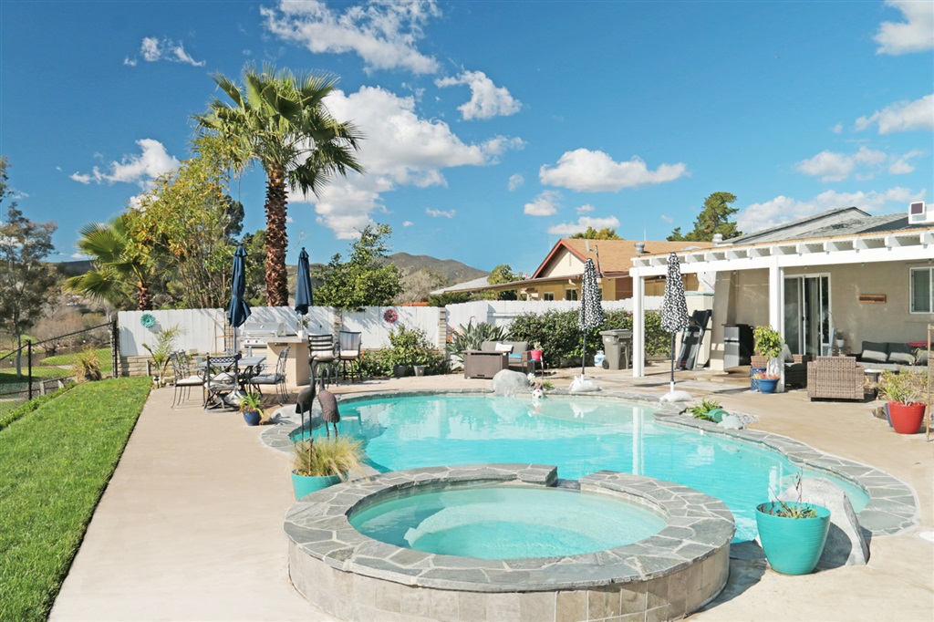 9053 Inverness Road Santee, CA 92071 - Photo 3 of 6