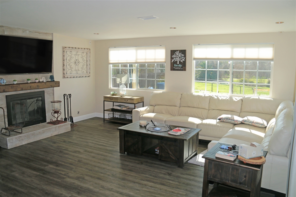 9053 Inverness Road Santee, CA 92071 - Photo 4 of 6