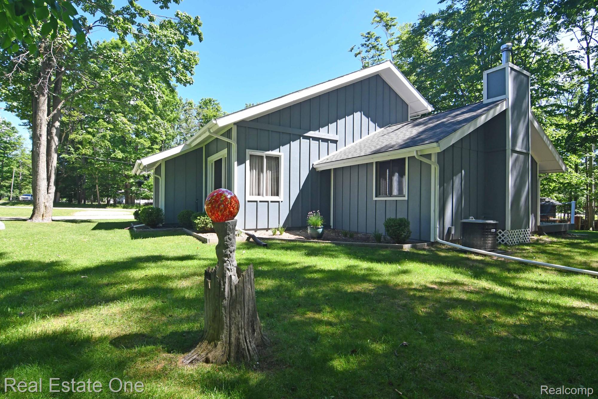 4092 Pheasant Road Lincoln, MI 48742 - Photo 11 of 43 Side View