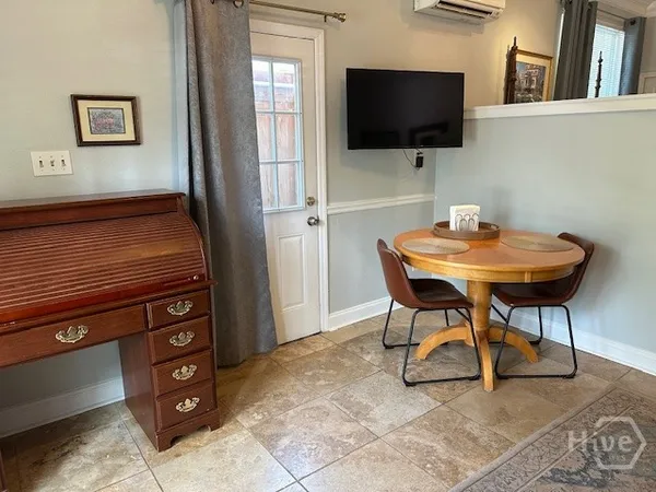 $1,600 | 30 East 67th Street, Unit A, Savannah, GA 31405