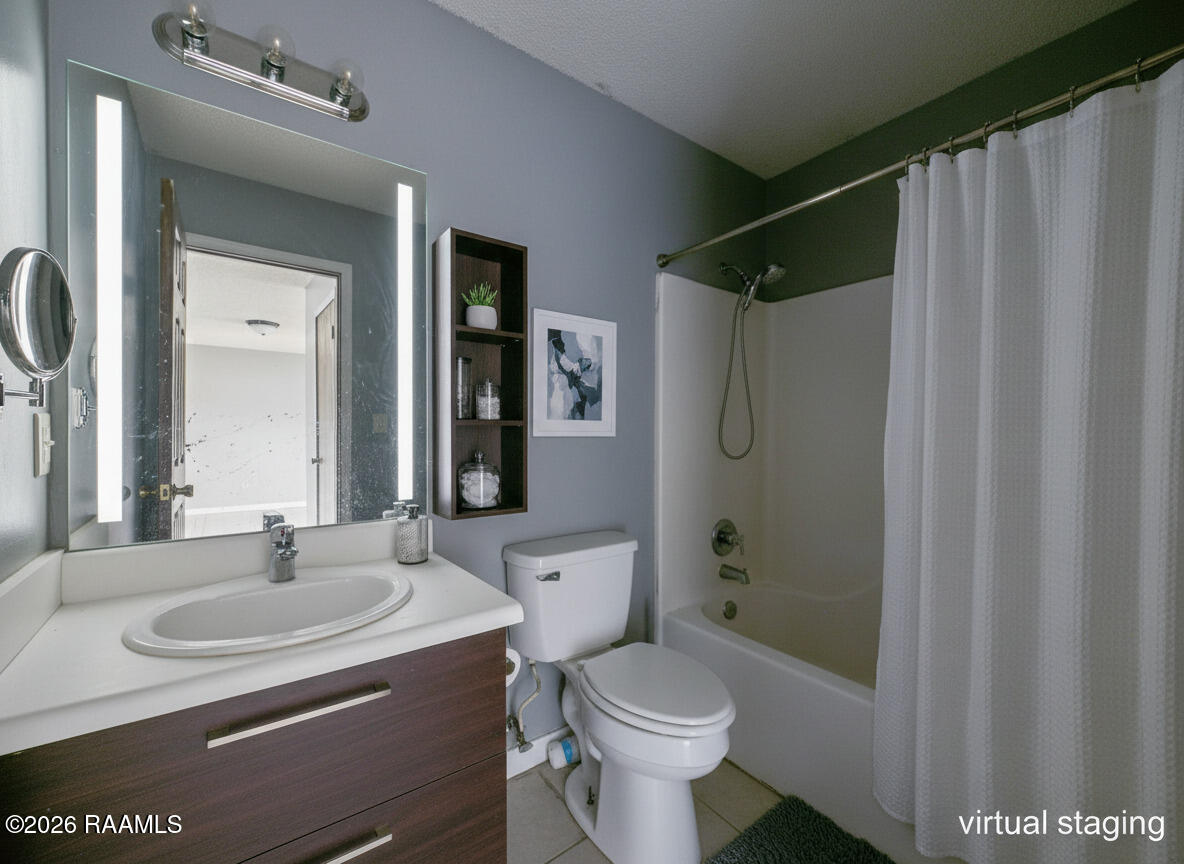 102 Limoges Street, Unit C Duson, LA 70529 - Photo 10 of 16 Bathroom (12)