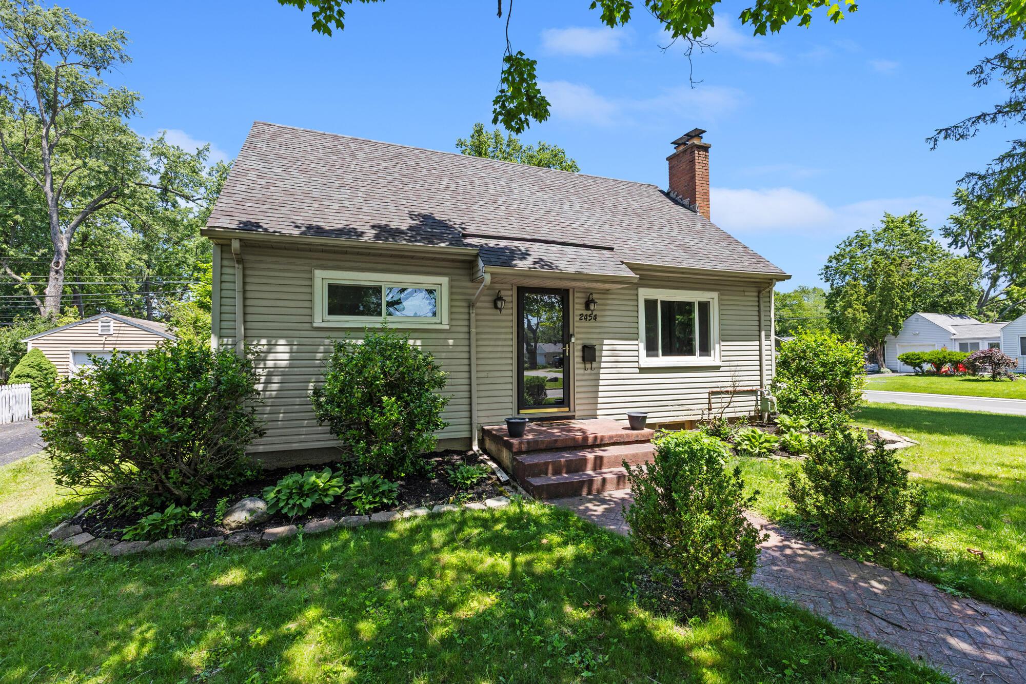 2454 Cranford Road Columbus, OH 43221 - Photo 4 of 42