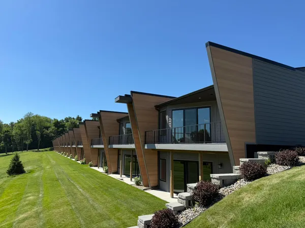 $575,000 | 220 Yard Perfect Drive, La Porte, IN 46350