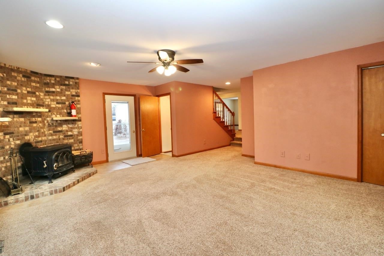 2473 Radford Road Dubuque, IA 52002 - Photo 12 of 45 Gallery Image 12