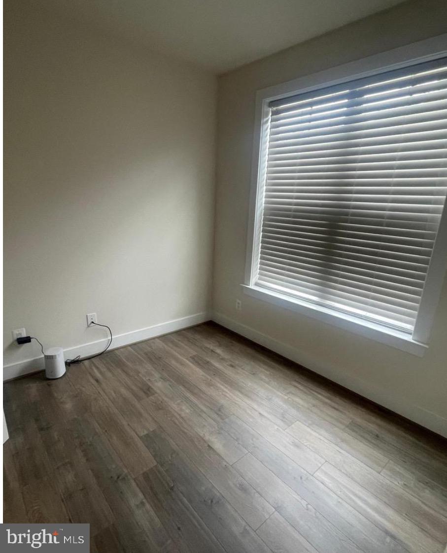2228 South Glebe Road Arlington, VA 22204 - Photo 26 of 34 a view of an empty room with a window