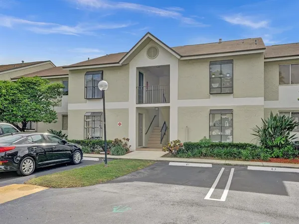 $250,000 | 715 Gardens Drive, Unit 203, Pompano Beach, FL 33069